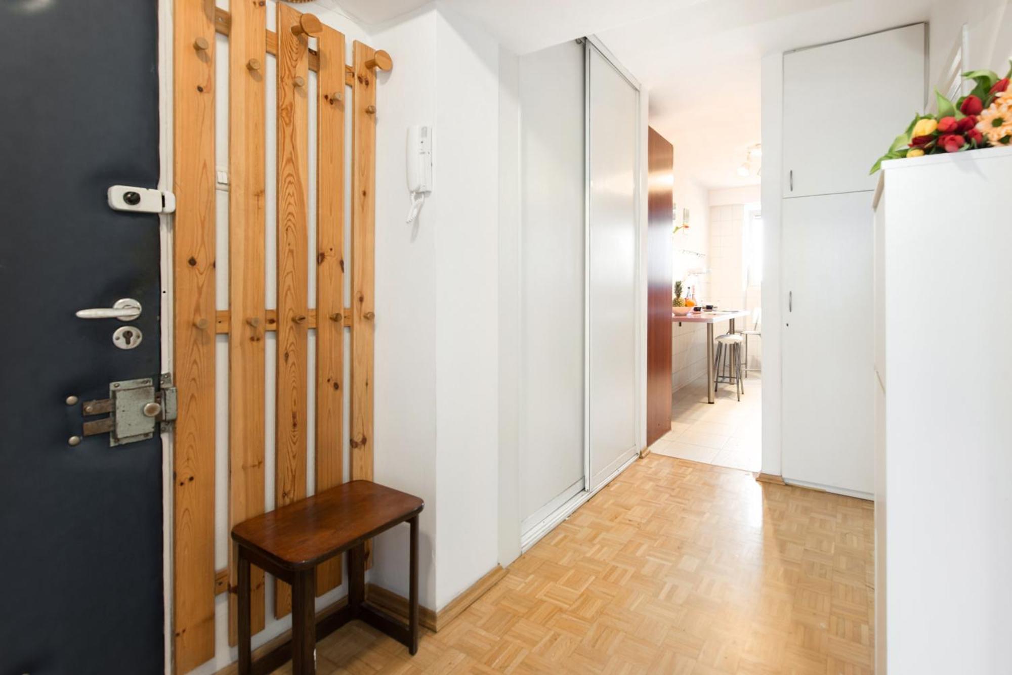 Room, Inflancka 19 Warsaw Exterior photo